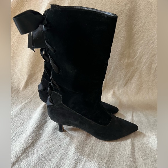 ❌SOLD❌Manolo Blahnik 1990s Velvet with Silk Ribbon Pointed Toe Boots - Picture 9 of 10